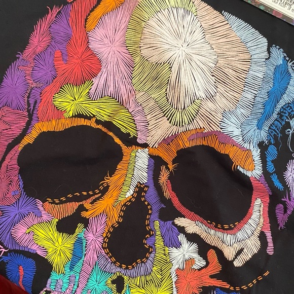 Colorful skull tee - Picture 4 of 12